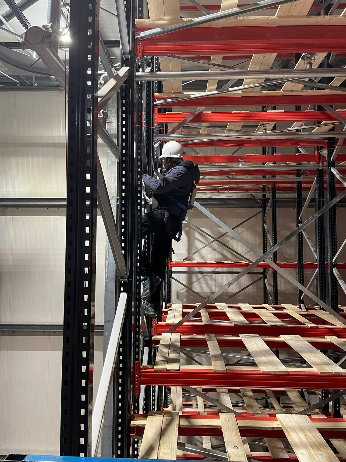Installatie werkzaamheden op hoogte